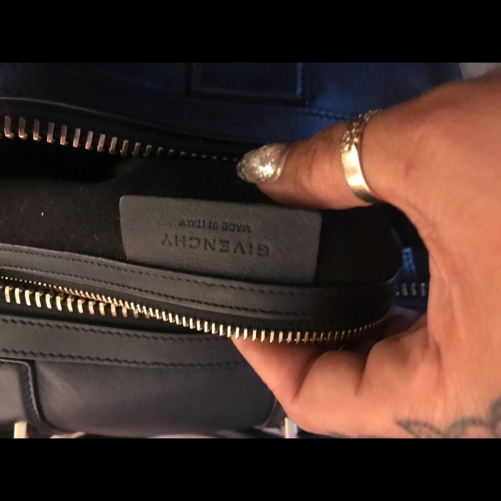 Givenchy Lucrezia Medium Bag - Picture 4 of 8